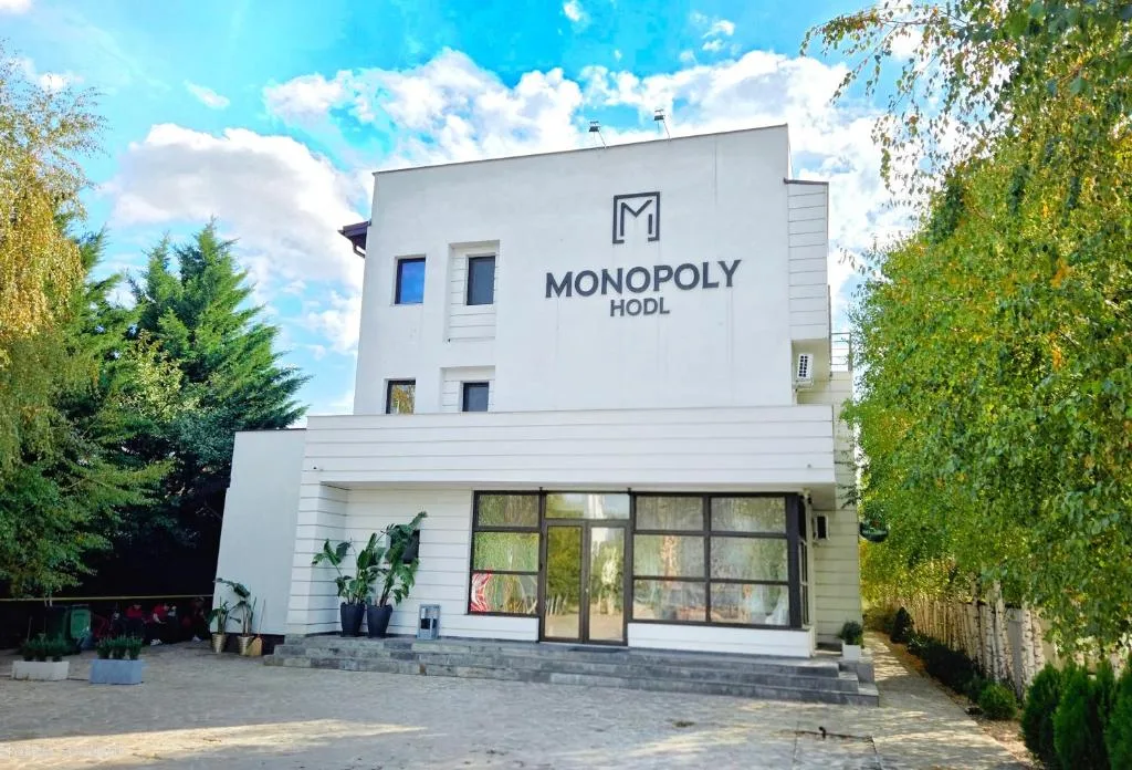 Monopoly Hotel — 5