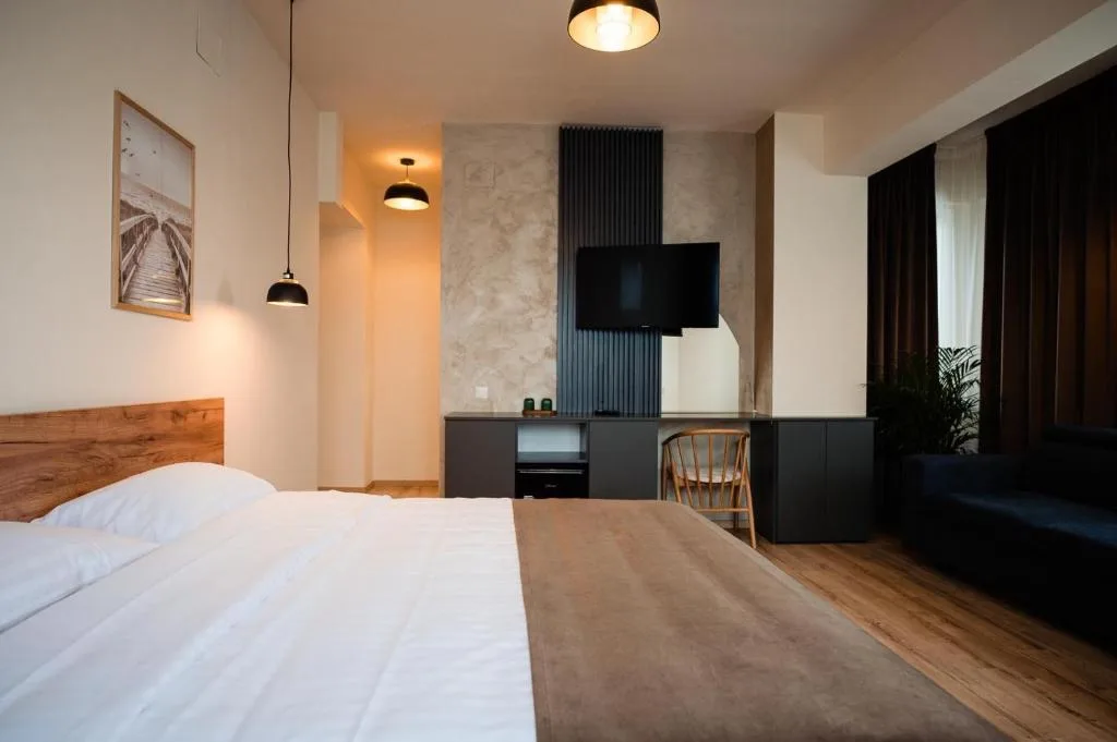 Stay At Georges And Fly — 2