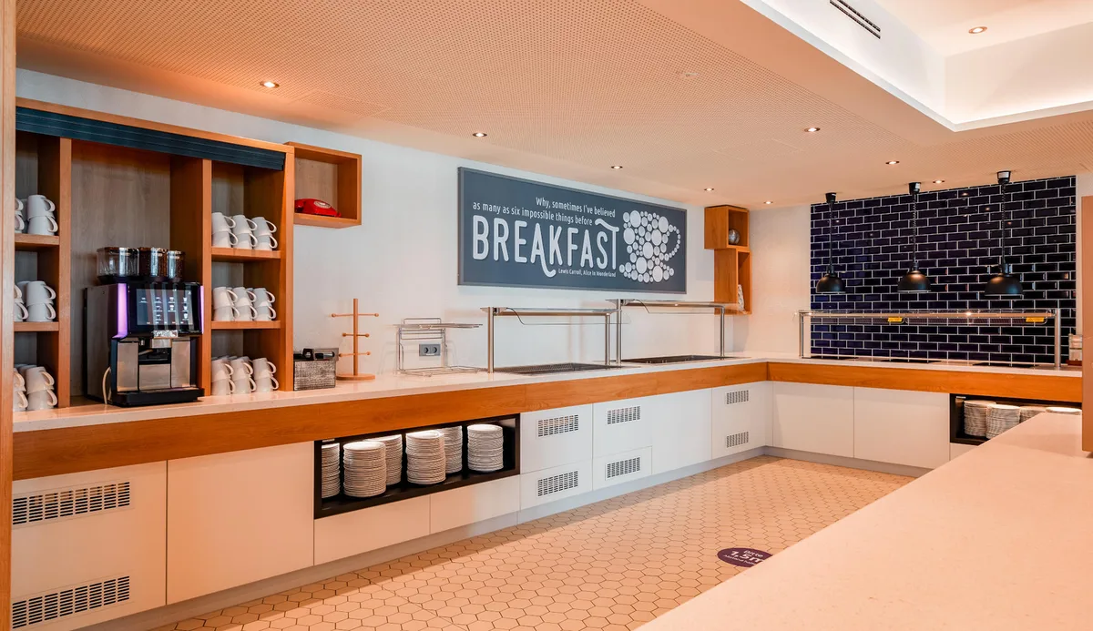 Premier Inn München Airport Süd Hotel — 5