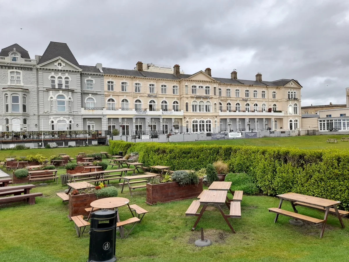 Royal Grosvenor Hotel — 4