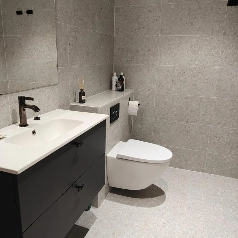 Fully Renovated & Stylish Apartment in the Heart of the City Centre — 3