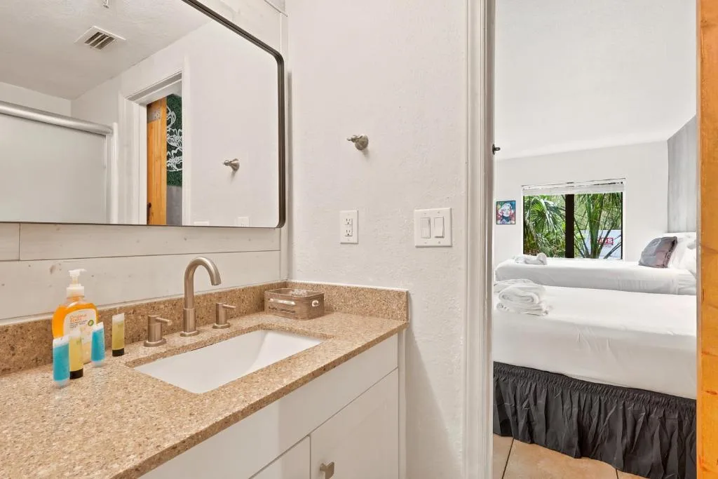 Studio Condo Near Universal I-Drive w Kitchenette — 3