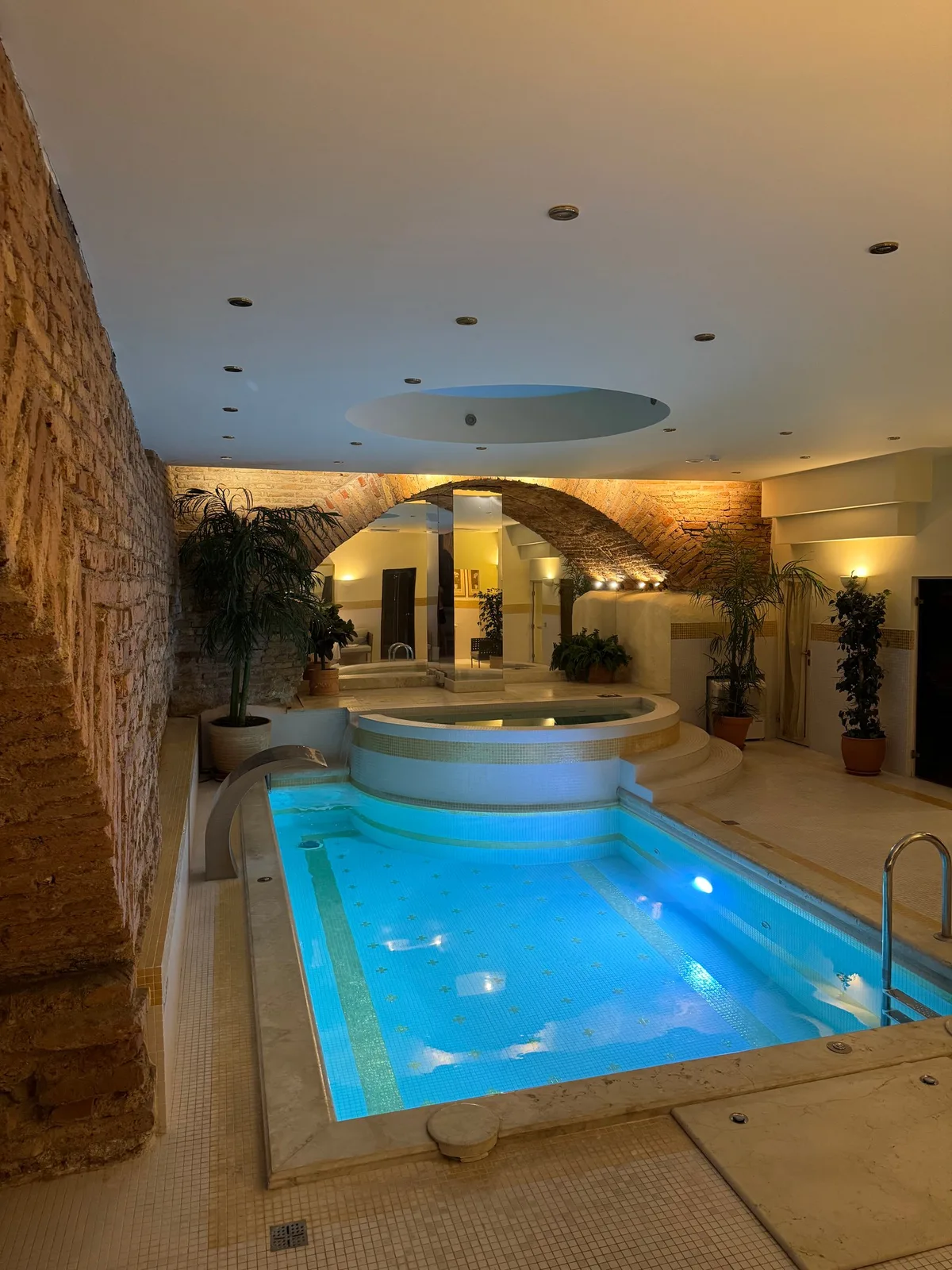 NARUTIS Hotel