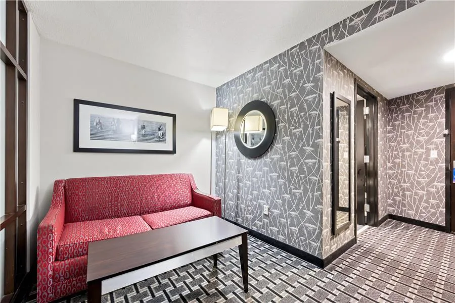Comfort Suites Williamsburg Historic Area — 4