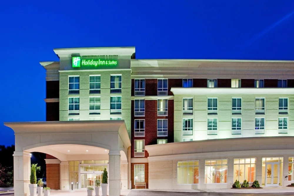 Holiday Inn & Suites by IHG
