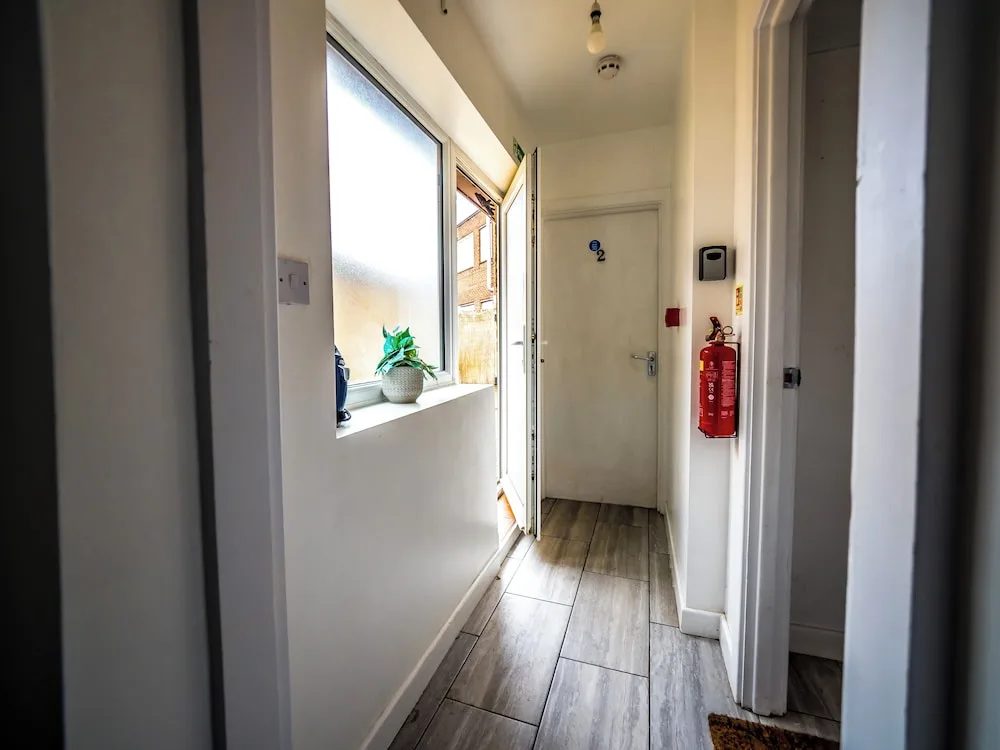 Ensuite5 Woodhouse private bath 2kitchen