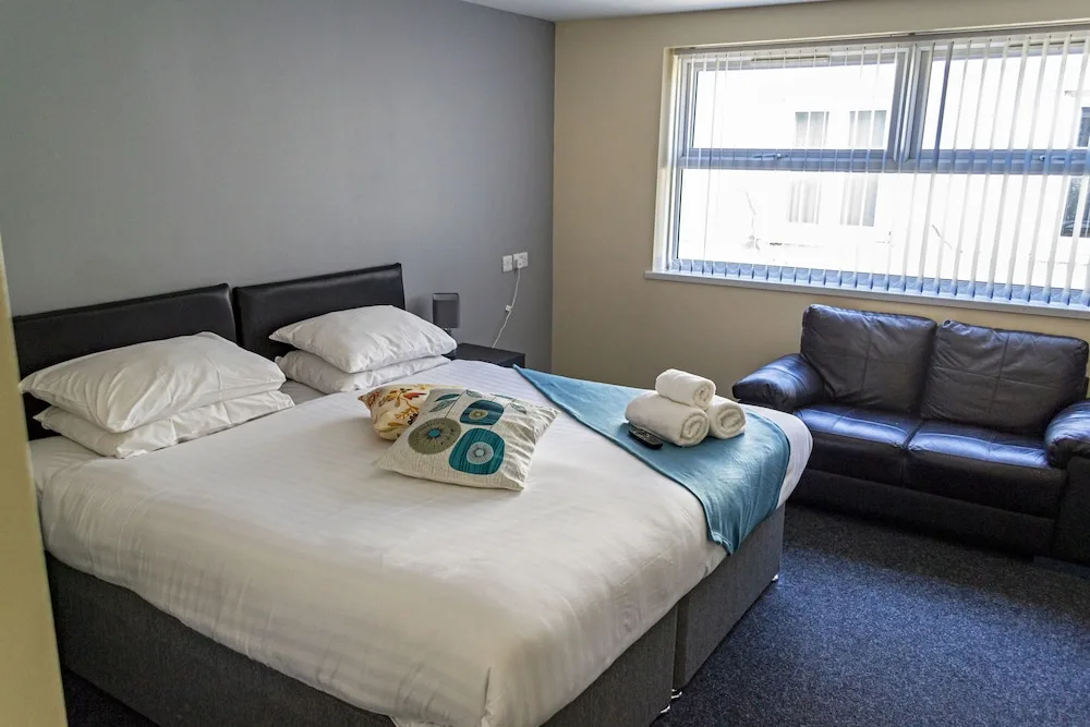 Lymedale Suites - Aparthotel — 2