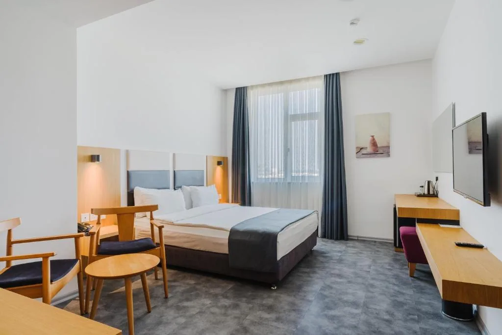 Ingate Hotel — 2