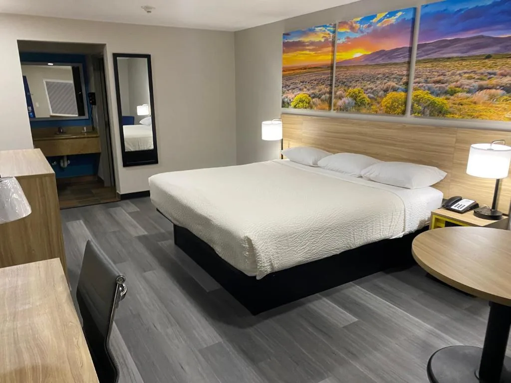 Days Inn by Wyndham El Paso West — 2