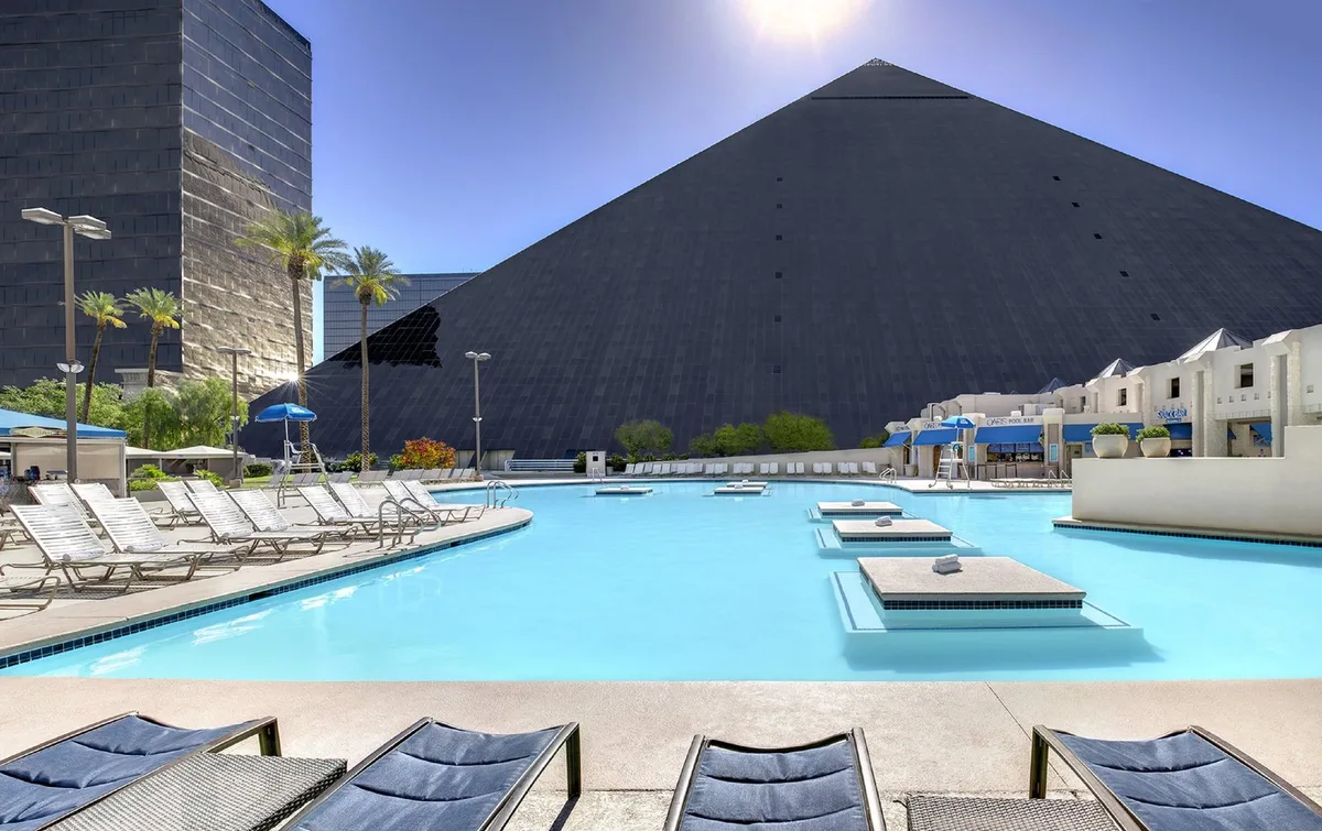 Luxor Hotel & Casino — 3