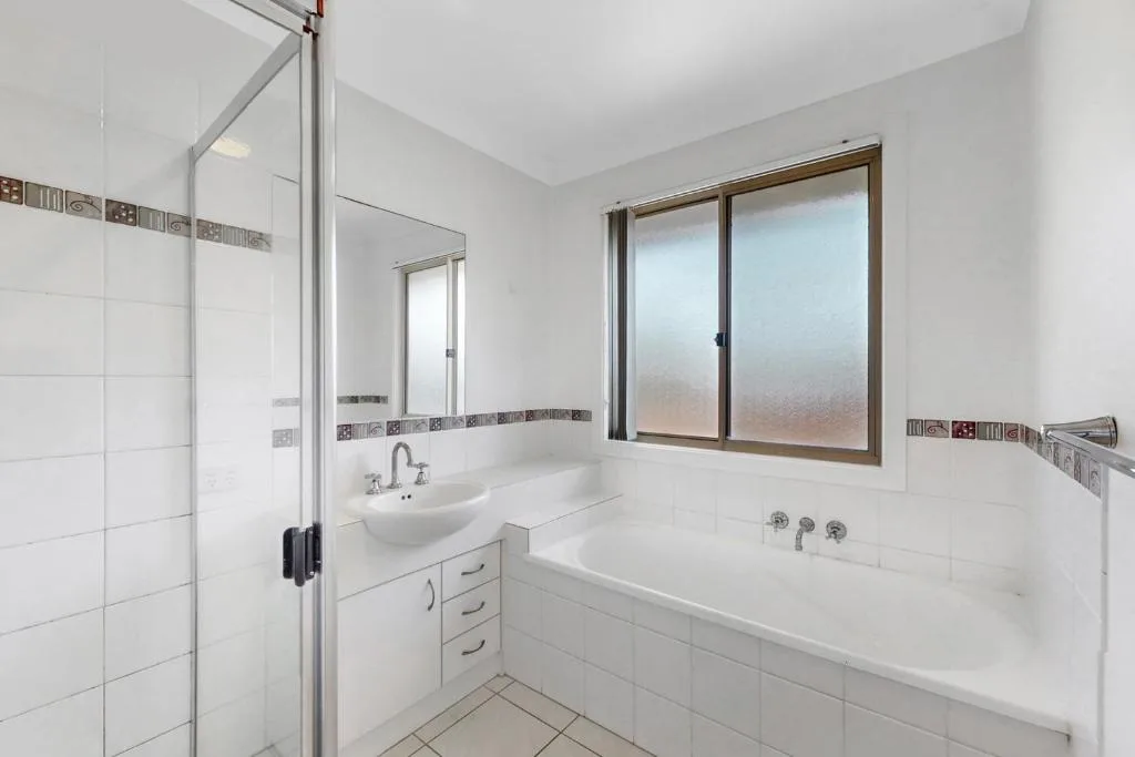 4Bed Family Home -Golden Moments — 3
