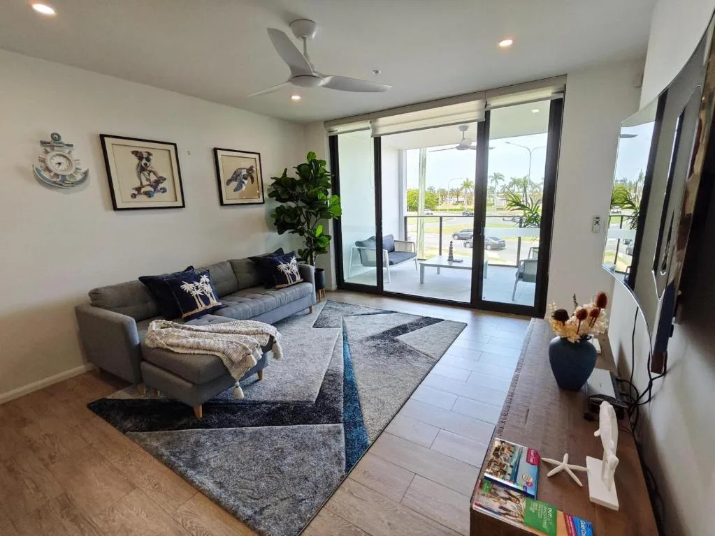 Luxury 3BR, 2BA Unit with Pool & BBQ in Gold Coast