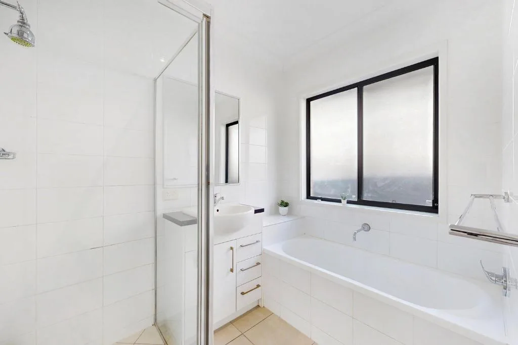 4BR Family Home Coomera Theme Parks Shopping — 3
