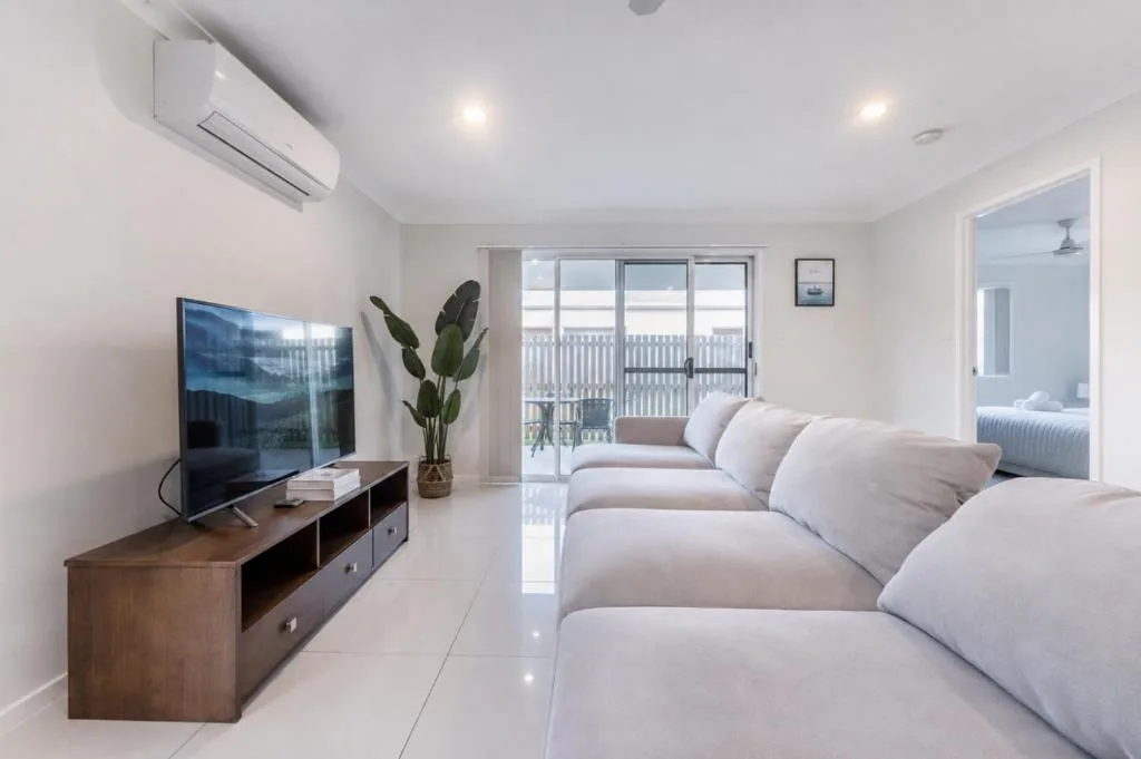 Bright Family Retreat Near Theme Parks