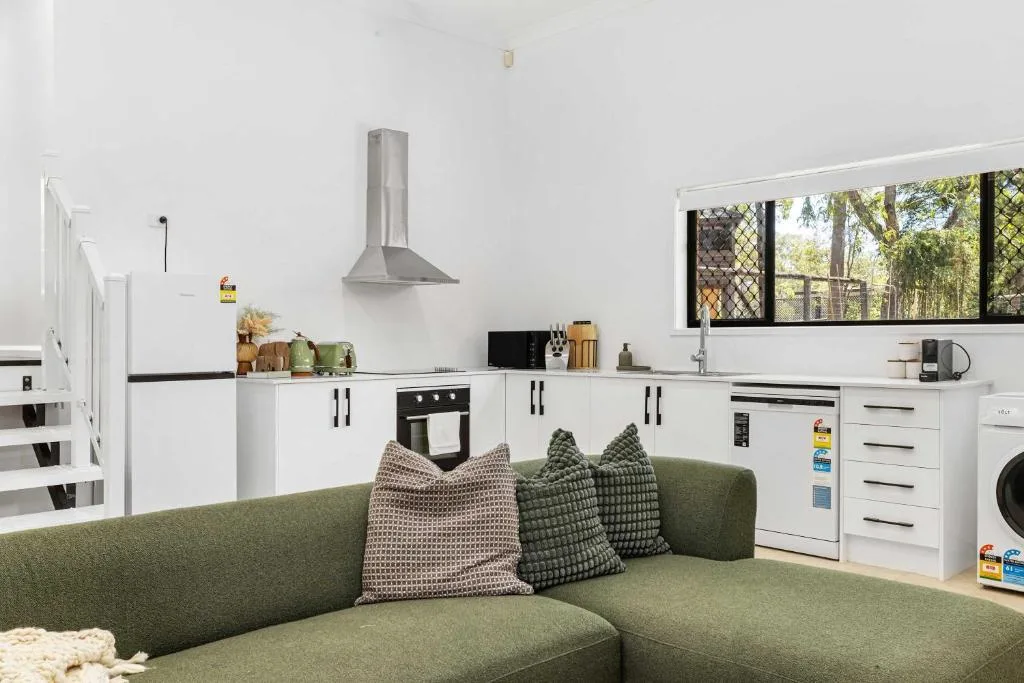 New 2BR GrannyFlat Near Movie World Wet'Wild Pool — 4