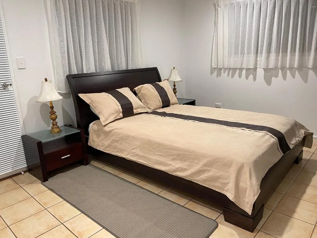 Tamborine Accommodation 84 Eagle Heights Road 6 Bedroom 3 Baths Parking Complete Holiday Home — 4