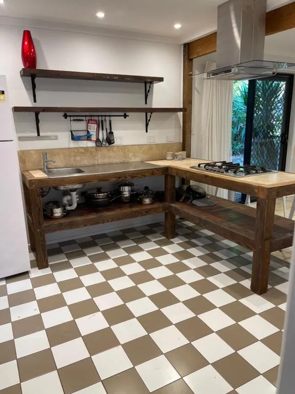 Tamborine Accommodation 84 Eagle Heights Road 6 Bedroom 3 Baths Parking Complete Holiday Home — 5