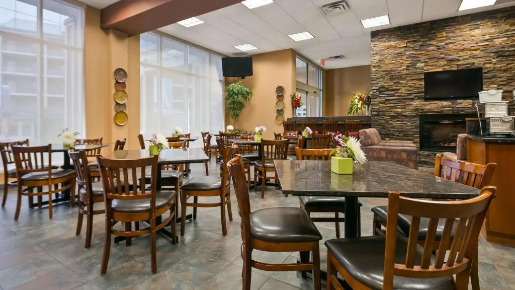 Best Western Plus Chateau Inn Sylvan Lake — 5