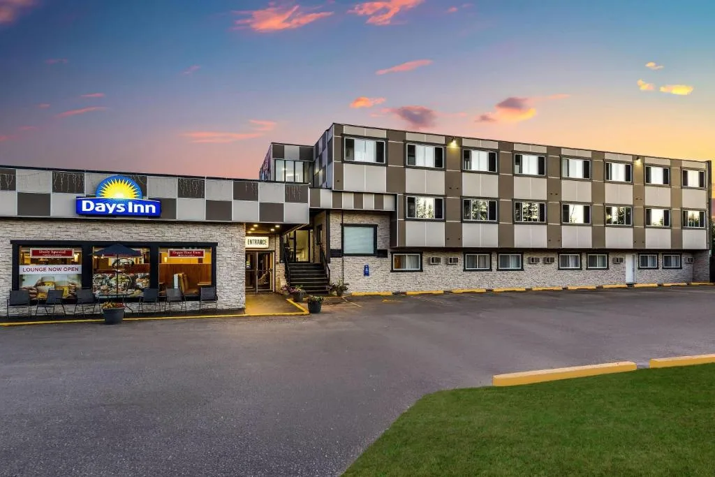 Days Inn by Wyndham Sylvan Lake — 4