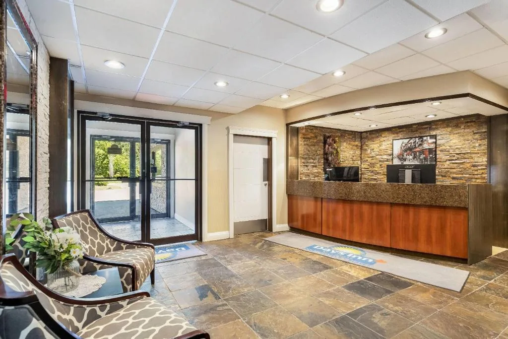 Days Inn by Wyndham Sylvan Lake — 5