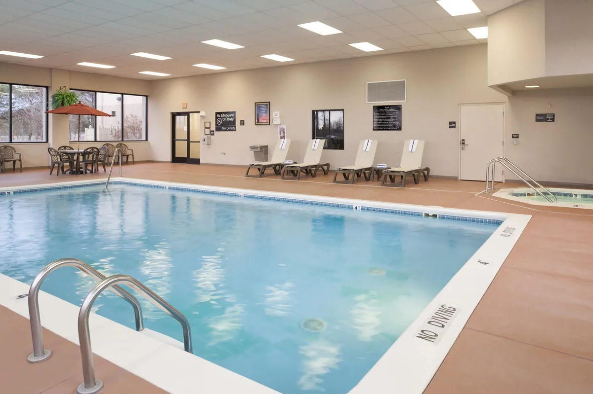 Hampton Inn Muskegon — 2