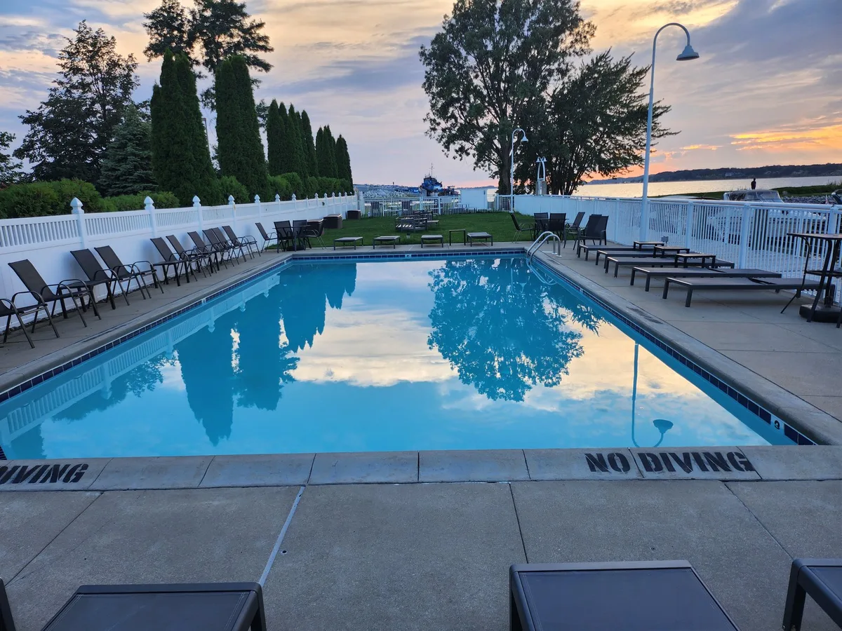 Shoreline Inn & Conference Center, an Ascend Collection Hotel